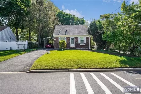 113 Bedford Rd, Dumont, NJ 07628