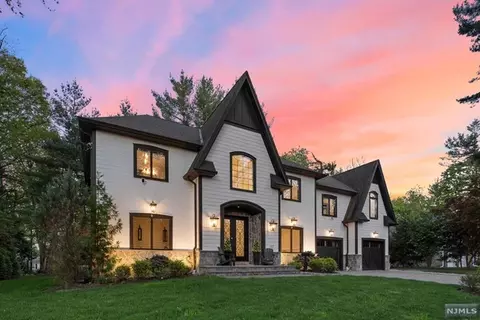 157 Grant St, Haworth, NJ 07641