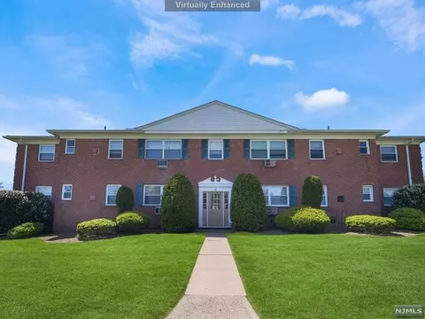 15 Knox Ter, Wayne, NJ 07470