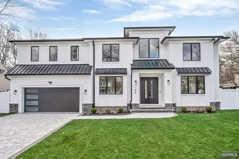 144 Village Cir E, Paramus, NJ 07652 photo 1