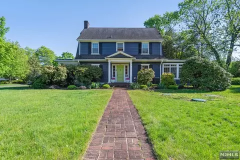 440 Clinton Ave, Wyckoff, NJ 07481