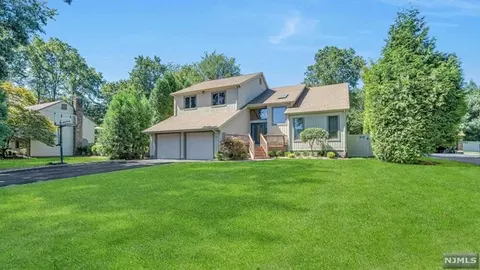 10 High St, Mahwah, NJ 07430