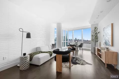 77 Hudson St #3704/05, Jersey City, NJ 07302