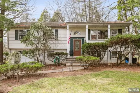 71 Oak Ave, Park Ridge, NJ 07656