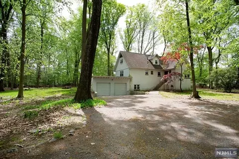 158 Forest Ave, Paramus, NJ 07652