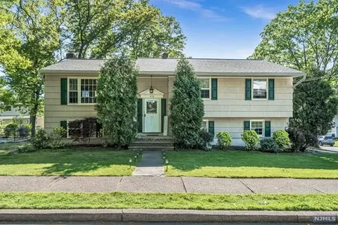 516 Jackson Ave, Township Of Washington, NJ 07676