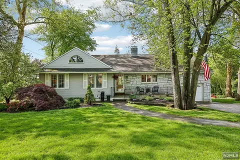 238 Mulberry Pl, Ridgewood, NJ 07450