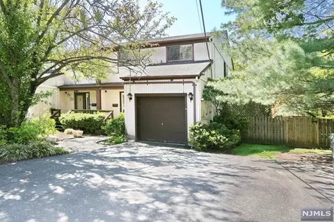 324 E Main St, Bergenfield, NJ 07621
