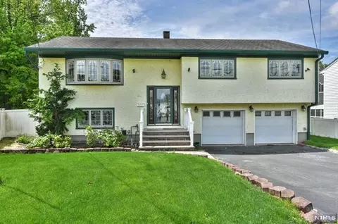 24 Glenn Ct, East Rutherford, NJ 07073