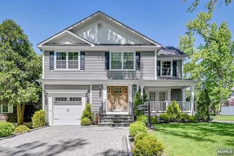 99 Hallberg Ave, Bergenfield, NJ 07621
