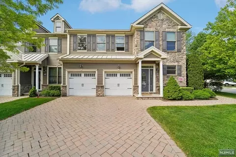 207 Whitney Ln, Allendale, NJ 07401
