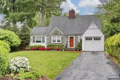 355 Rugby Ct, Ridgewood, NJ 07450