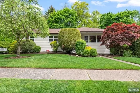 53 Munsey Rd, Emerson, NJ 07630