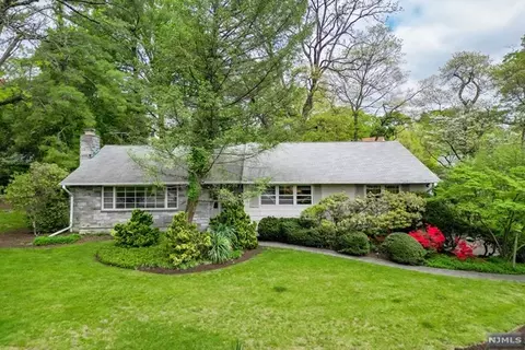 201 Greenway Rd, Ridgewood, NJ 07450