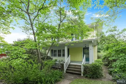 166 Hope St, Ridgewood, NJ 07450