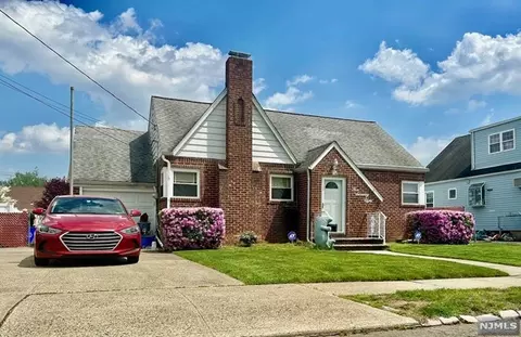 578 Pine Ave, Saddle Brook, NJ 07663