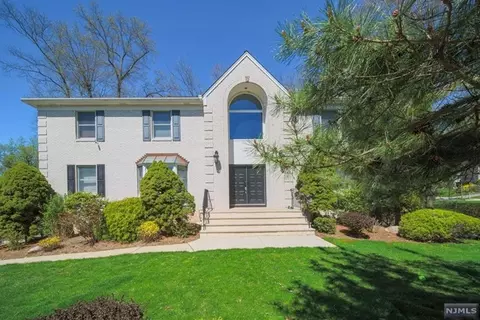 11 Jason Woods Rd, Closter, NJ 07624