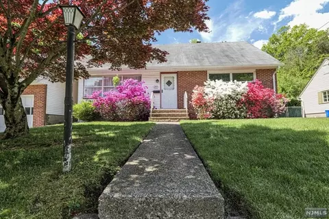 297 Brookside Ave, Cresskill, NJ 07626