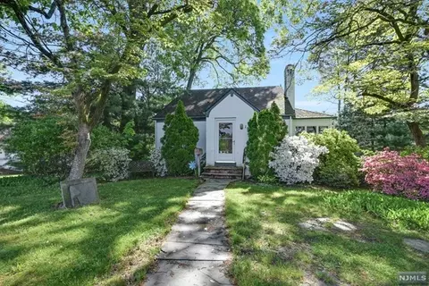 199 4th Ave, Westwood, NJ 07675