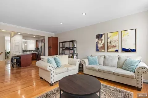 402 Manchester Dr, Nutley, NJ 07110