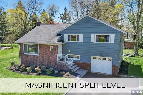 52 Center St, Cresskill, NJ 07626