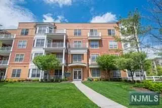 1105 Pointe Gate Dr, Livingston, NJ 07039