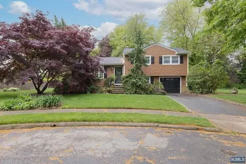 50 Skyview Rd, Bloomfield, NJ 07003
