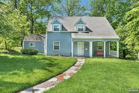 620 Northumberland Rd, Teaneck, NJ 07666