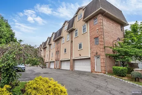 308 Hamilton Pl #24, Hackensack, NJ 07601