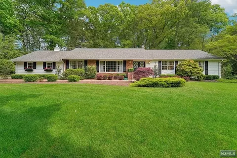 167 Schuyler Rd, Allendale, NJ 07401