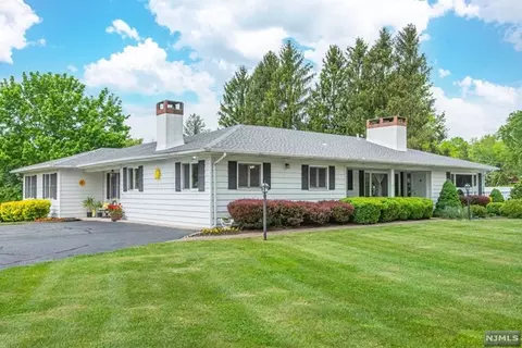 21 Circle Dr, Fredon, NJ 07860