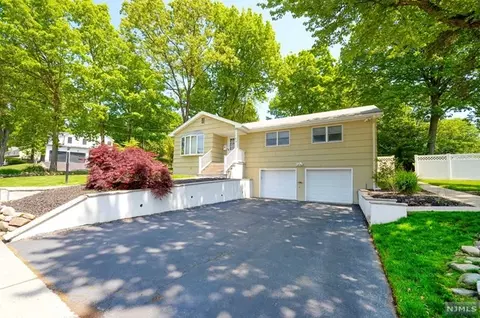 154 Spring Valley Rd, Park Ridge, NJ 07656