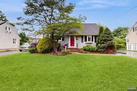 682 Midwood Rd, Ridgewood, NJ 07450