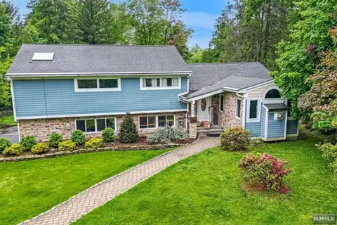 109 Franklin Tpke, Allendale, NJ 07401