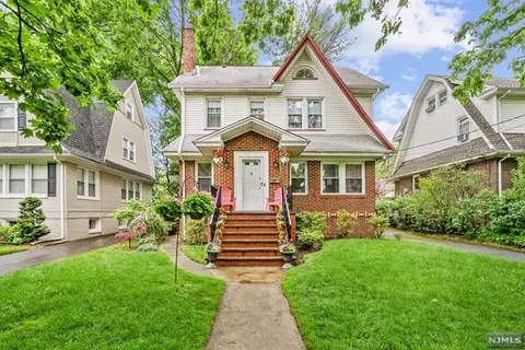 321 Griggs Ave, Teaneck, NJ 07666