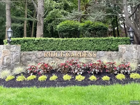 2108 Hawthorne Ln, Mahwah, NJ 07430