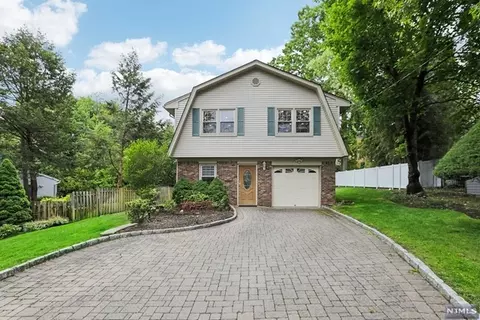 20 John St, Closter, NJ 07624