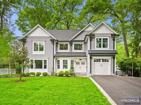 11 Circle End Dr, Ramsey, NJ 07446