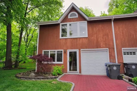 4 Tributary Plz #4, Englewood, NJ 07631