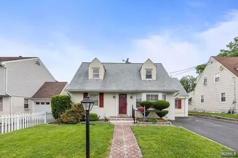 21 Lincoln Ave, Elmwood Park, NJ 07407
