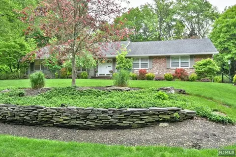 23 Beresford Rd, Allendale, NJ 07401