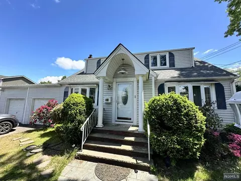 64 Woodward St, Saddle Brook, NJ 07663