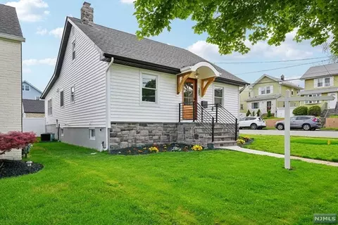 385 Copeland Ave, Lyndhurst, NJ 07071