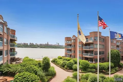 501 Ellery Ct #501, Edgewater, NJ 07020
