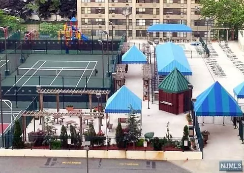 555 North Ave #12-T, Fort Lee, NJ 07024