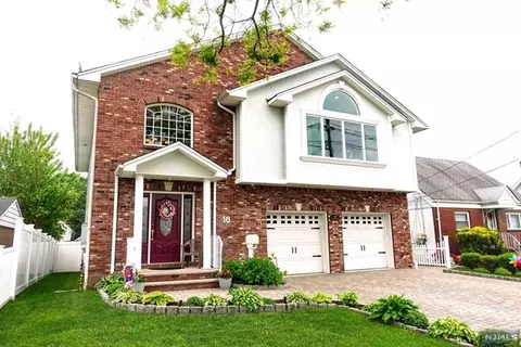 16 Crescent Rd, Wallington, NJ 07057