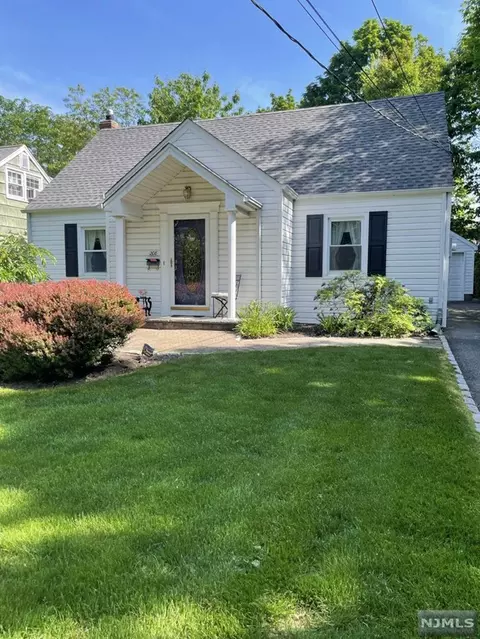 208 Woodland Ave, River Edge, NJ 07661