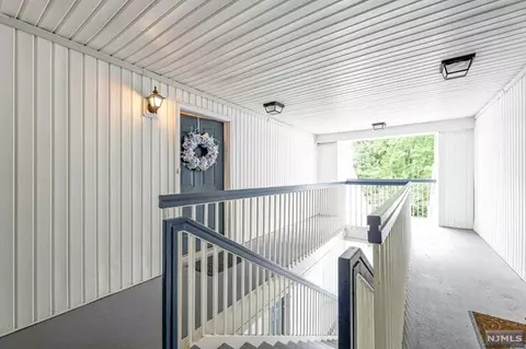 6 Vernon Ct # -4, Waldwick, NJ 07463