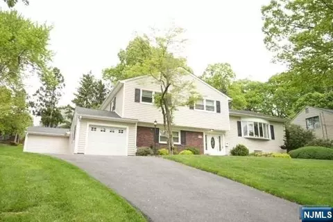 28 Kearney Ter, Livingston, NJ 07039