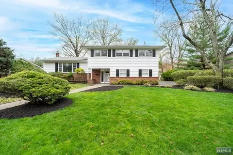 46 Brown Cir, Paramus, NJ 07652